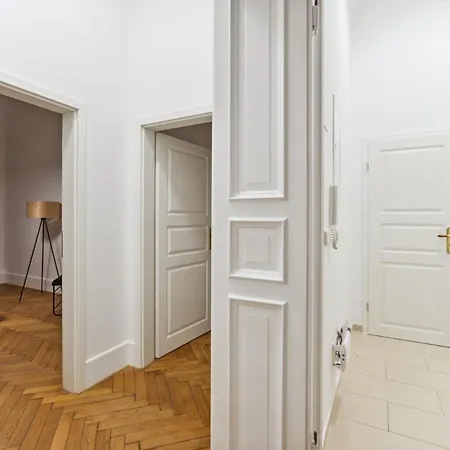 Apart-hotel Limehome Antonstrasse 3*